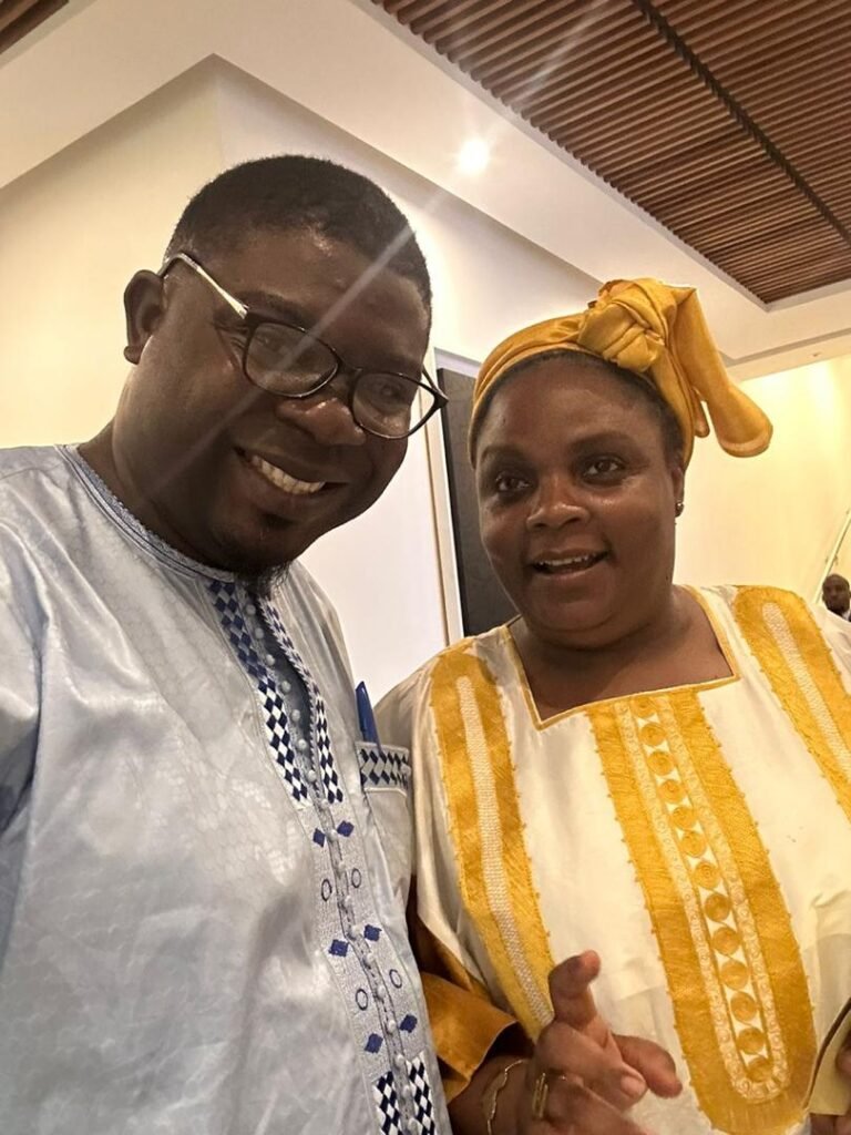 M. le PDG de MOKOLI GROUP SA Assurance avec la nouvelle Présidente de L&rsquo;APCAR… Félicitations !!!